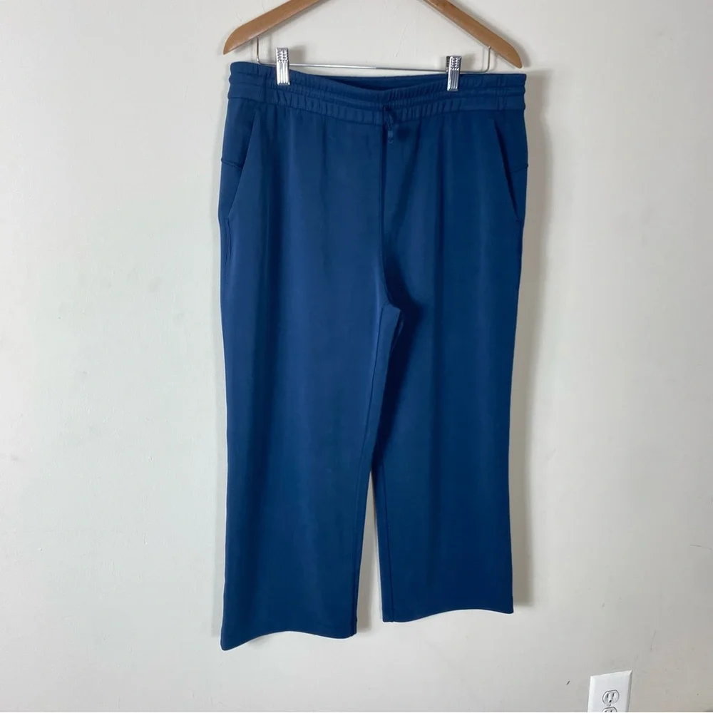 LIKE NEW Lululemon Softstreme High Rise Straight Leg Crop Pants True Navy - 12
